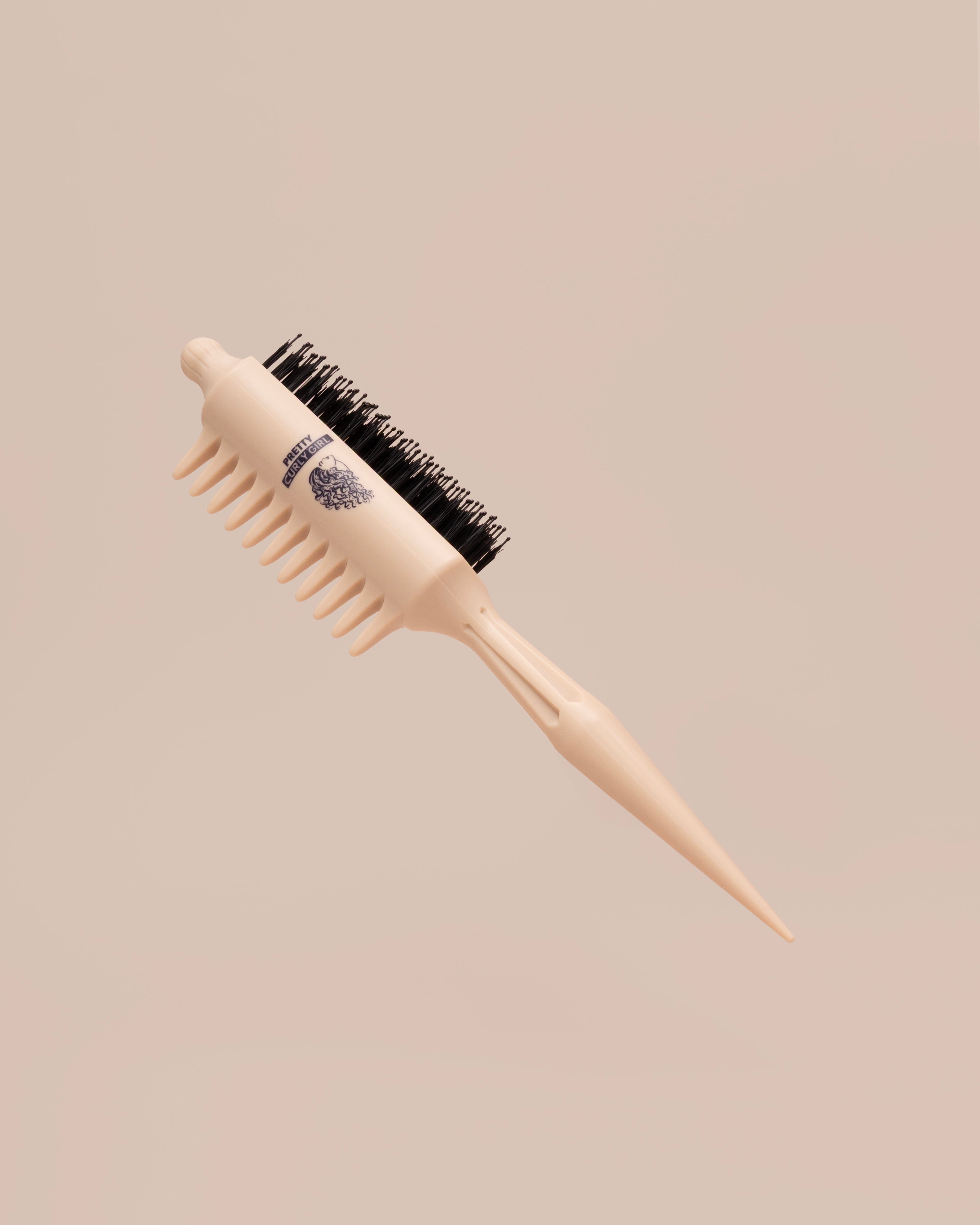 Small Clump Brush | Pretty Curly Girl | Curly girl method approved | Vegan curly hair products | Krullen | Krullend haar | Borstel voor volume en gedefinieerde krullen | Curly hair brush for defined curls
